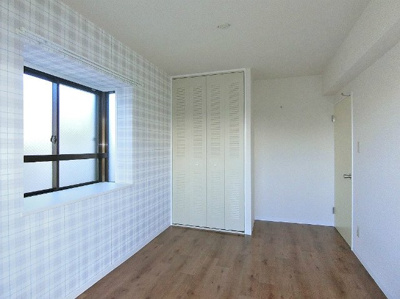 【洋室】 | パレス大倉山 | 洋室5.2帖☆クローゼットがあります♪お洋服の多い方もお部屋が片付いて快適に過ごせますね♪