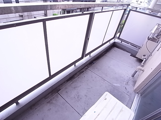 高丸ビルB棟のバルコニー