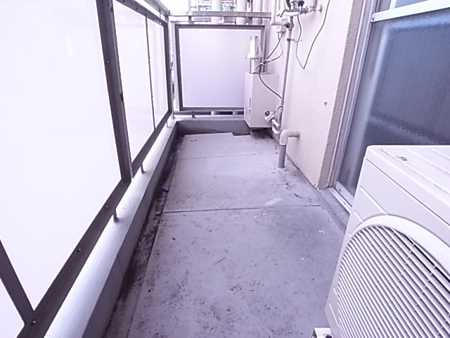 高丸ビルB棟のバルコニー