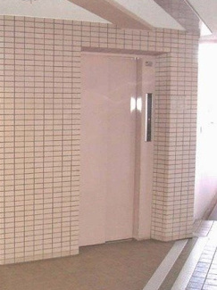 【その他共用部分】 | 3階までエレベーターでラクラク上がれます♪疲れた時や荷物の多いときにもエレベーターは嬉しい☆