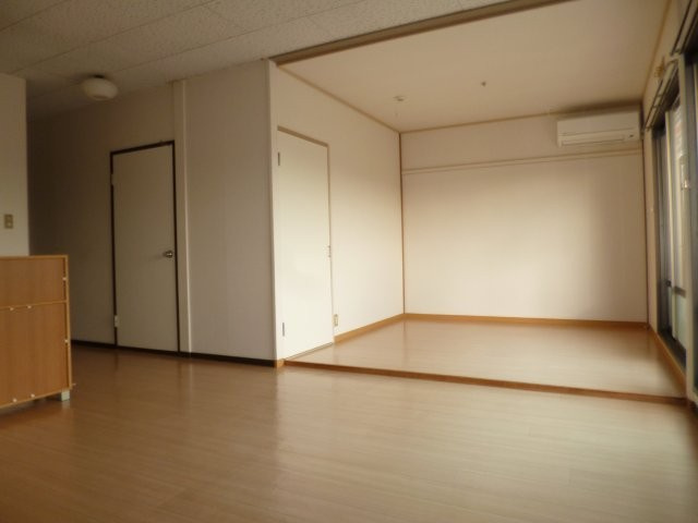 メゾンセンチュリーAの居間・リビング