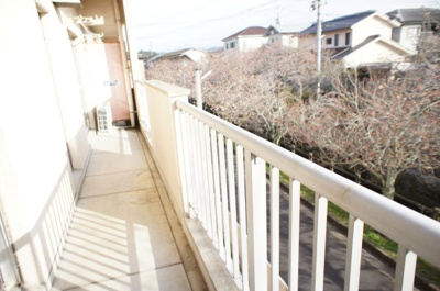 【バルコニー】 | コンフォーティアⅢ | お洗濯にも便利なバルコニー付き
