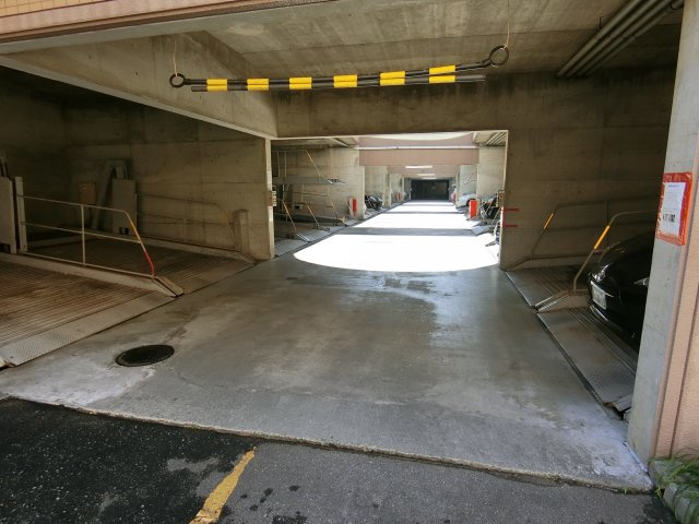 朝日プラザCITYウェストヒル神戸A棟の駐車場|屋内駐車場　機械式