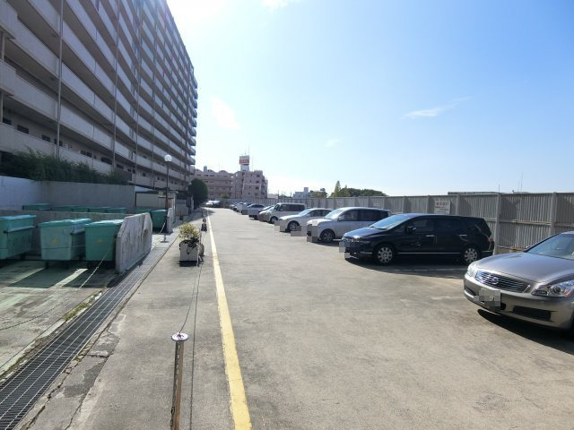 朝日プラザCITYウェストヒル神戸A棟の駐車場|屋外平面駐車場