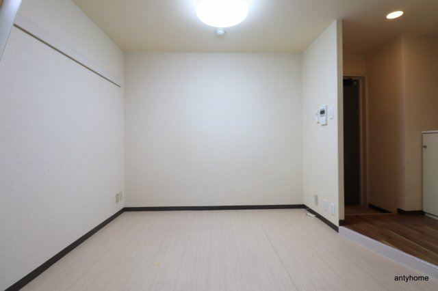 メゾネット北野　仲介手数料無料の居間・リビング