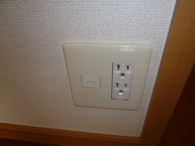サン・グラモのその他|電話モジュラー
