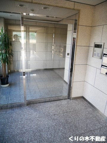 【エントランス】 | ホームズ’02 | 建物の内部です