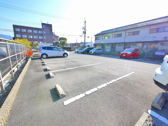 カリーノ　Ａ棟の駐車場|駐車場があります
