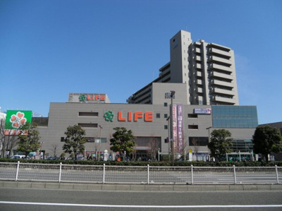 【外観】 | ステーザ府中中河原 | マンション内にスーパーライフがあり、買物便利です。居住区専用のエントランスはオートロック付で安心です。