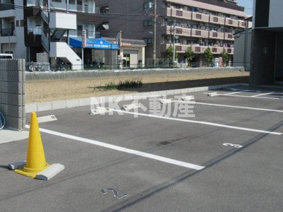 【駐車場】 | ラガーパレス花園（東花園賃貸） | 駐車場に車を止められます