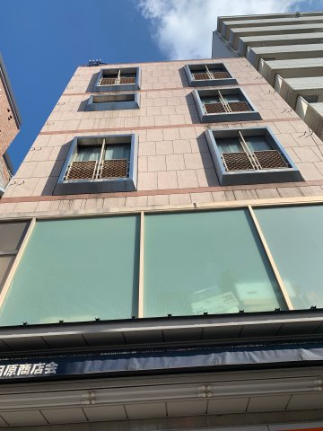 里見ビルの外観