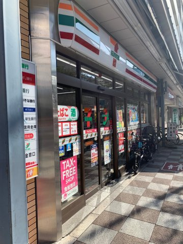 里見ビルの外観