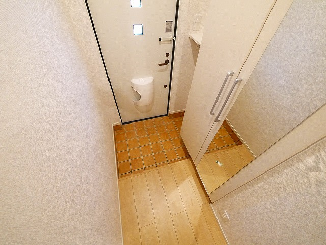 グランツⅡ　（奈良市）の玄関|収納もある玄関です