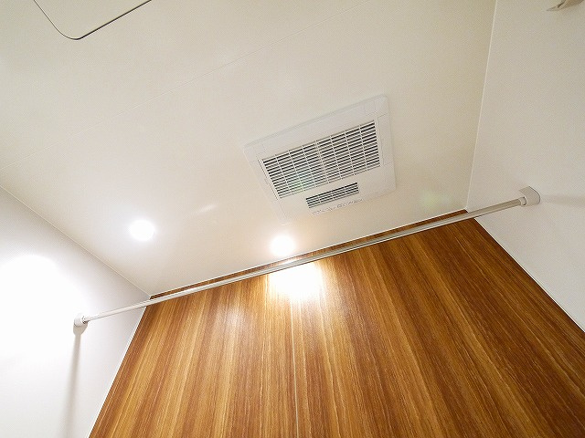 グランツⅡ　（奈良市）の設備|浴室乾燥機があれば雨の日も洗濯物が乾かせます。
