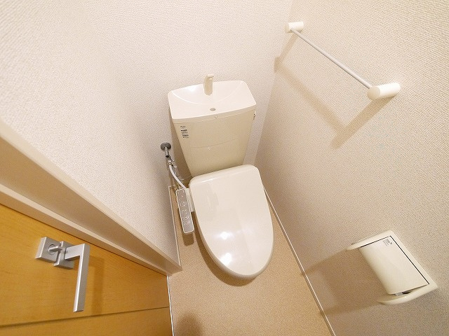 グランツⅡ　（奈良市）のトイレ|落ち着いた色調のトイレです