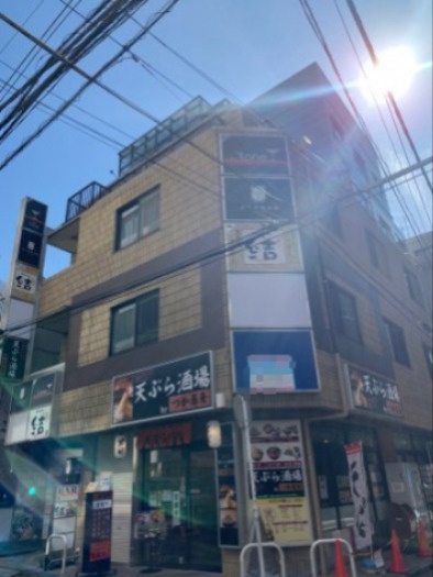 アイシン貿易ビルの外観