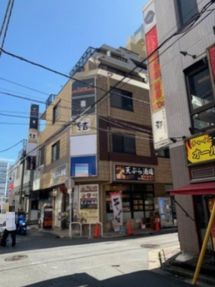 アイシン貿易ビルの外観