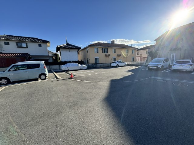 ファヴォーレAの駐車場