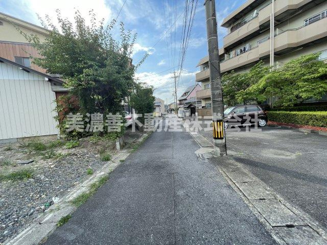 ５３８２０　岐阜市鷺山土地の前面道路含む現地写真