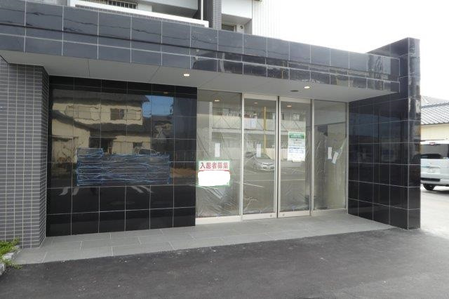 岡山市北区田中の賃貸マンションのエントランス