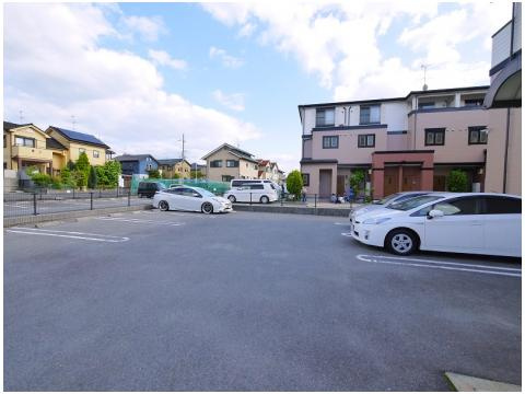 ハイフィールドの駐車場|駐車場があるので、車を買う予定の方も安心です