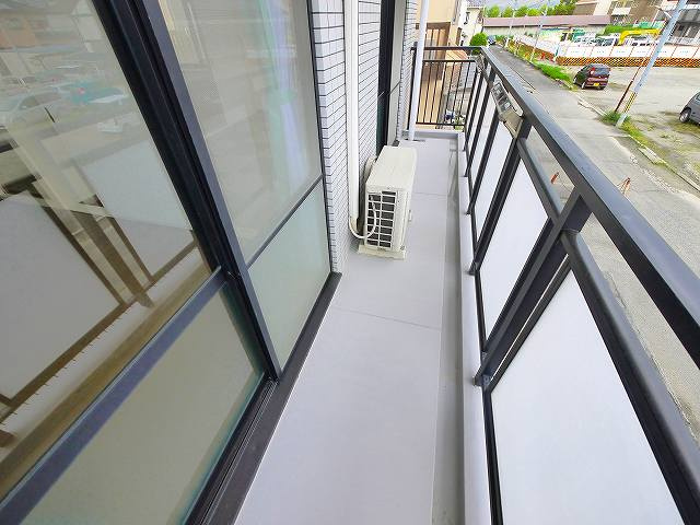 マンションポプリのバルコニー|お洗濯にも便利なバルコニー付き
