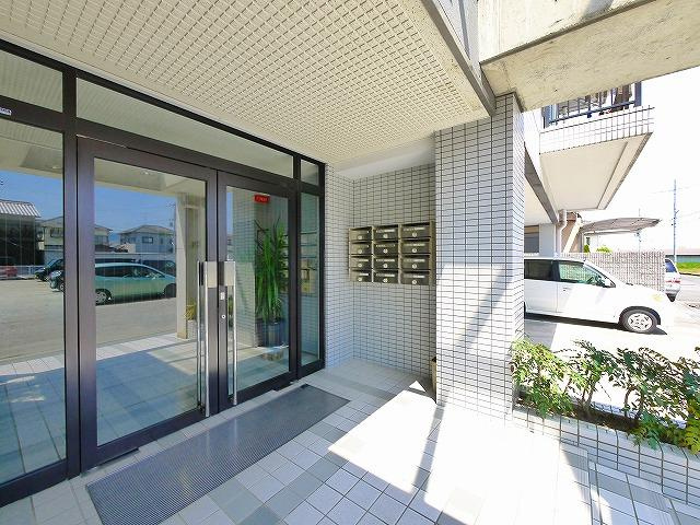 マンションポプリのエントランス|毎日通るエントランスはこのようになっています