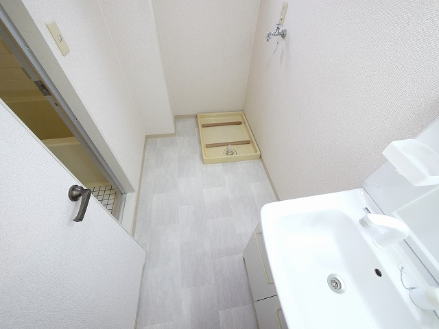 マンションポプリの洗面所|広い洗面スペース