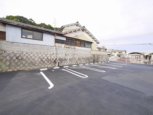 グレース　パレスの駐車場|駐車場があるので、車を買う予定の方も安心です