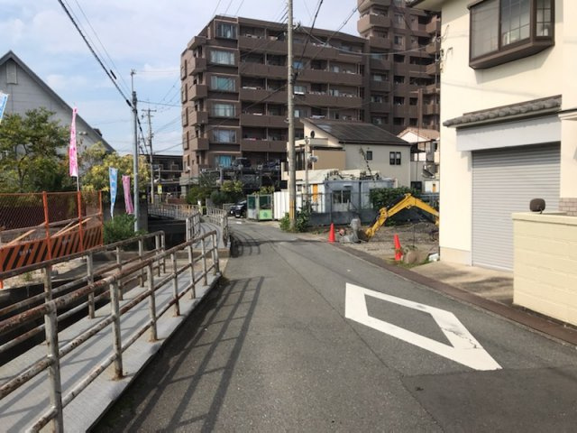 グラッド・タウン中野３丁目の前面道路含む現地写真