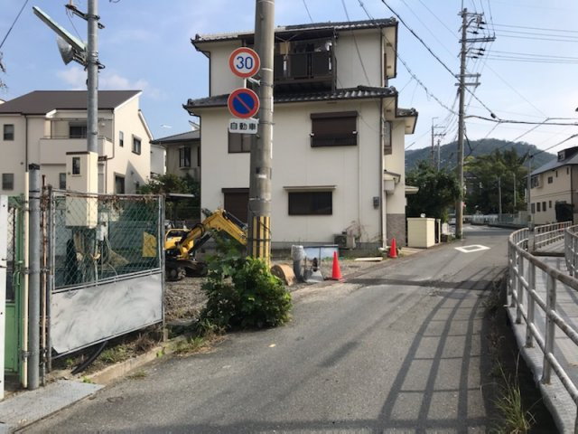 グラッド・タウン中野３丁目の前面道路含む現地写真