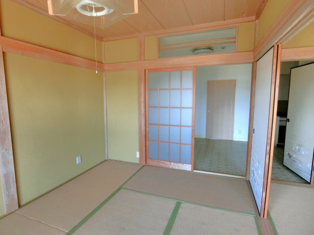 松美第2マンションの和室