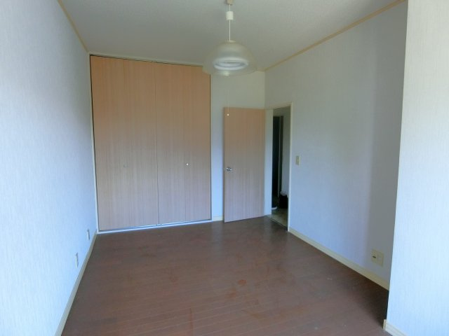 松美第2マンションの洋室