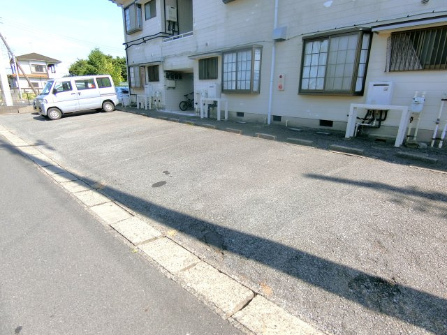松美第2マンションの駐車場