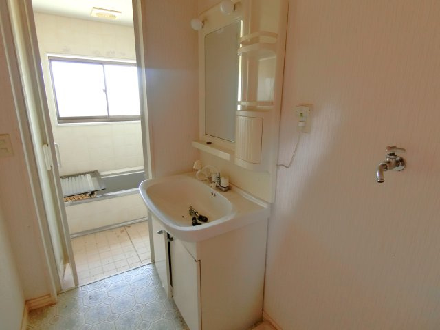 松美第2マンションの独立洗面台