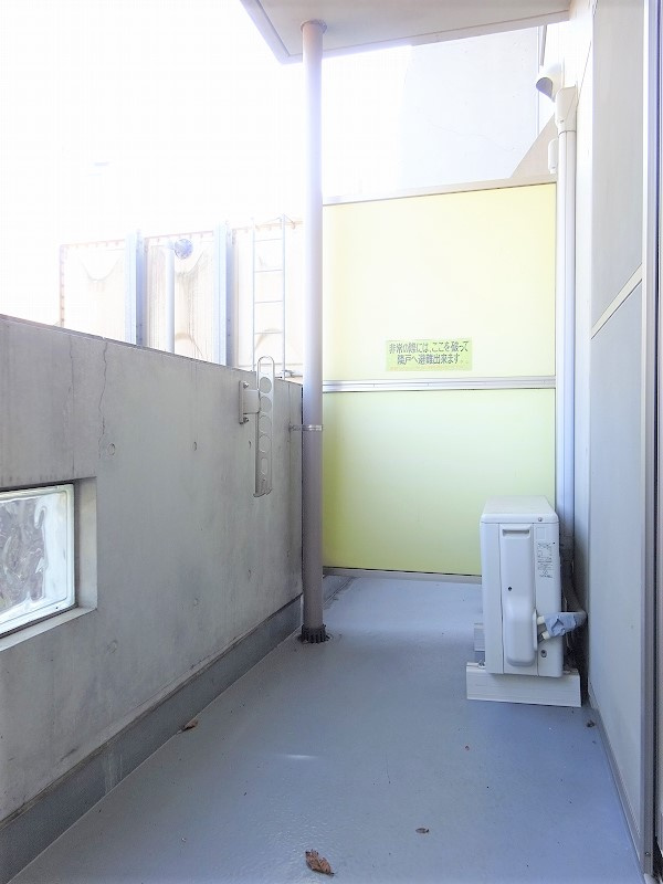 メイプルコート館坂の駐車場