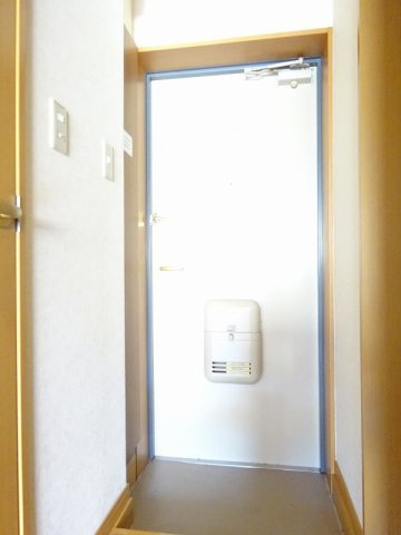 メイプルコート館坂の玄関