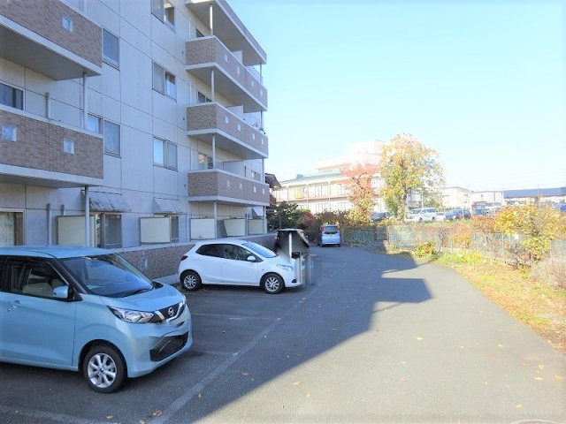 メイプルコート館坂の駐車場