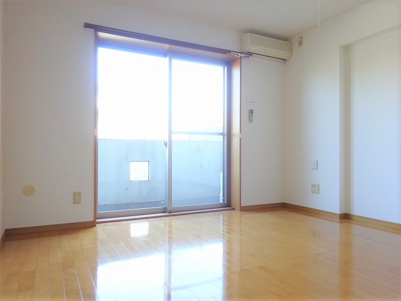 メイプルコート館坂の居間・リビング