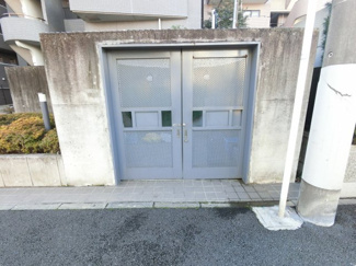 【その他共用部分】 | ゴミ置き場です。
敷地内にあるのでゴミ出しが楽ちんです。