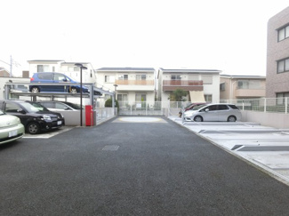 【駐車場】 | 機械式駐車場です。
お車をお持ちの方も安心です。