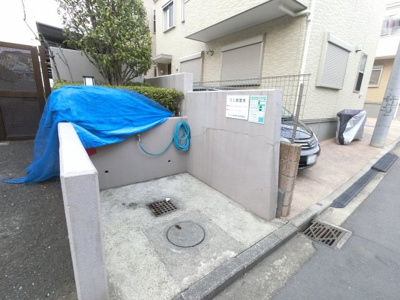 【その他共用部分】 | ステイツ横浜東寺尾 | ゴミ置場です。
敷地内にあるのでゴミ出しが楽ちんです。