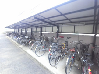 【その他共用部分】 | 駐輪場です。
屋根付きで雨が降っても安心です。