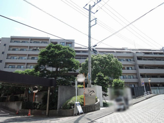 【外観】 | 足音等階下の心配のない1階住居のため子育てにも適した住戸。
住まいの独立性を高める玄関ポーチ付。