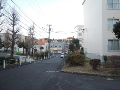 【周辺】 | 南長津田団地10号棟 | 前面道路
