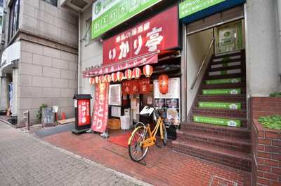 【エントランス】 | サンライト大森 | 棟内1階には飲食店、2階部分にはファイティングラボが入っております。