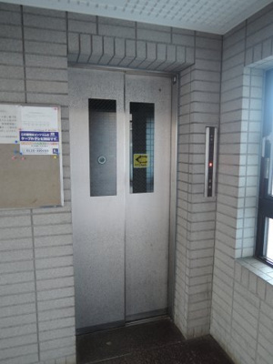 【その他共用部分】 | エクセル市ヶ尾南 | お買い物時やベビーカーの出し入れに便利なエレベーター付。