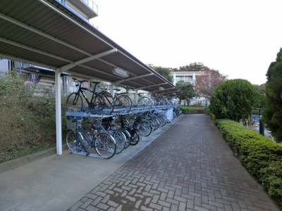 【その他共用部分】 | あおば山の手台クランジャルダン五番館 | 自転車置き場スペースです。
月額300円(空き状況は担当者までご確認下さい。)