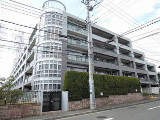【外観】 | 6階最上階のため日照・通風良好。
みなとみらいの景色を一望出来ます。
住まいの独立性を高める玄関ポーチ付。