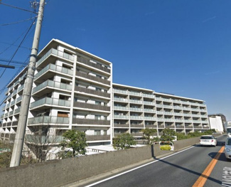 【外観】 | 「多摩川」の河川敷が目の前！
リビングと接した和室はオープンにすると開放感あふれるスペースに♪